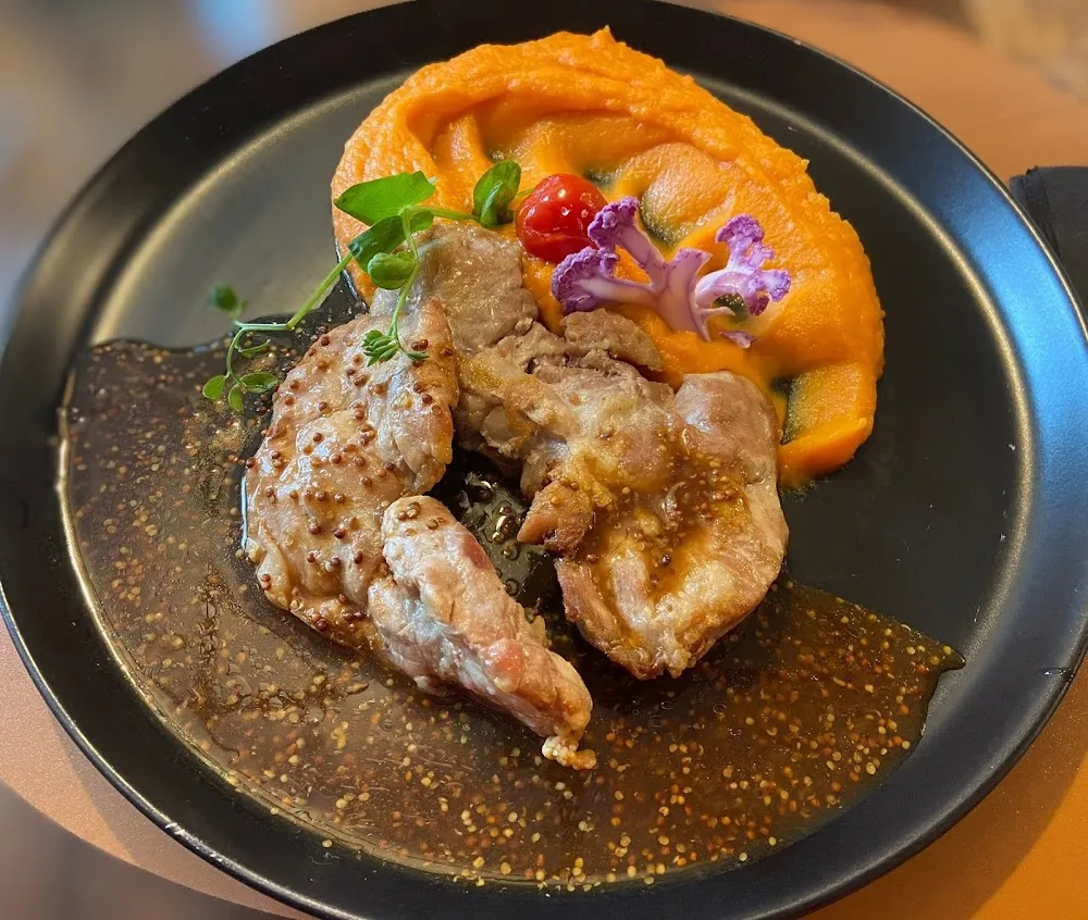 Araignée de Porc Purée Patate Douce Sauce Moutarde